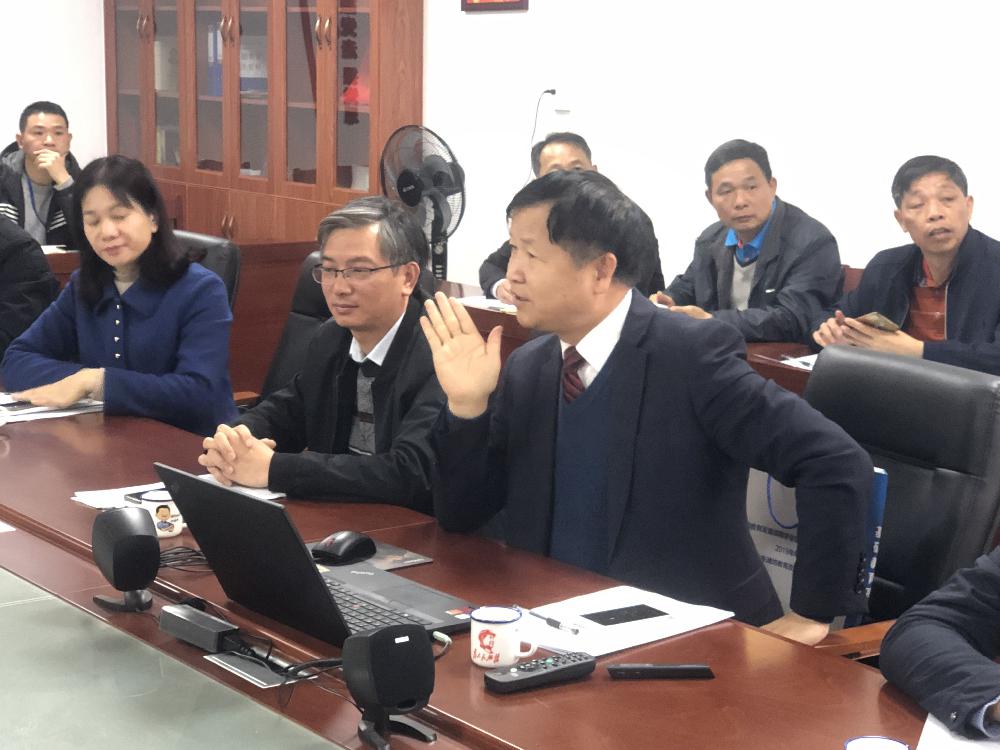 3到訪名校長、專家黃新古校長（前排右一）、于偉就校長（左一）.jpg